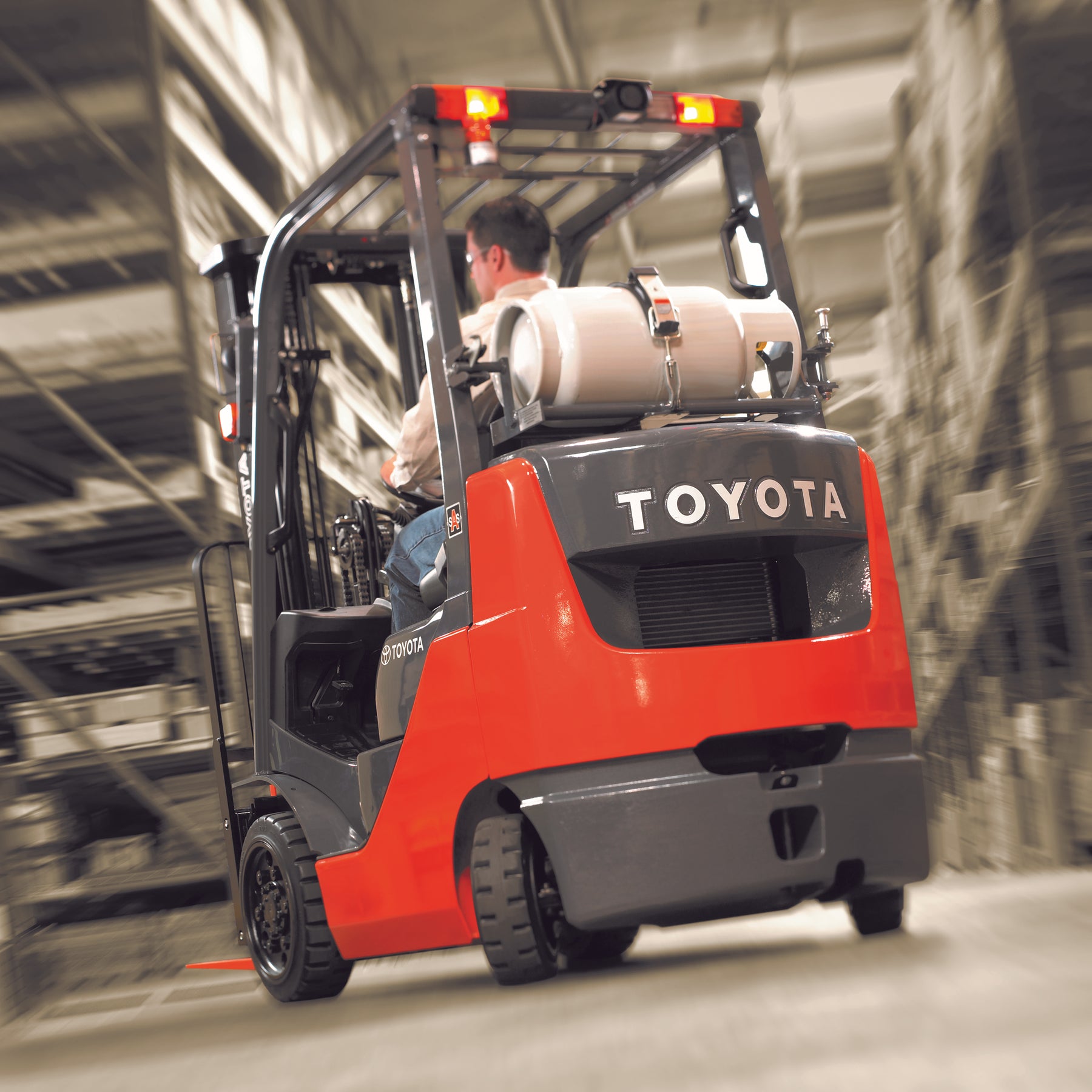 Internal Combustion Forklift vs. Electric Forklift: Which is Right for Your Needs?