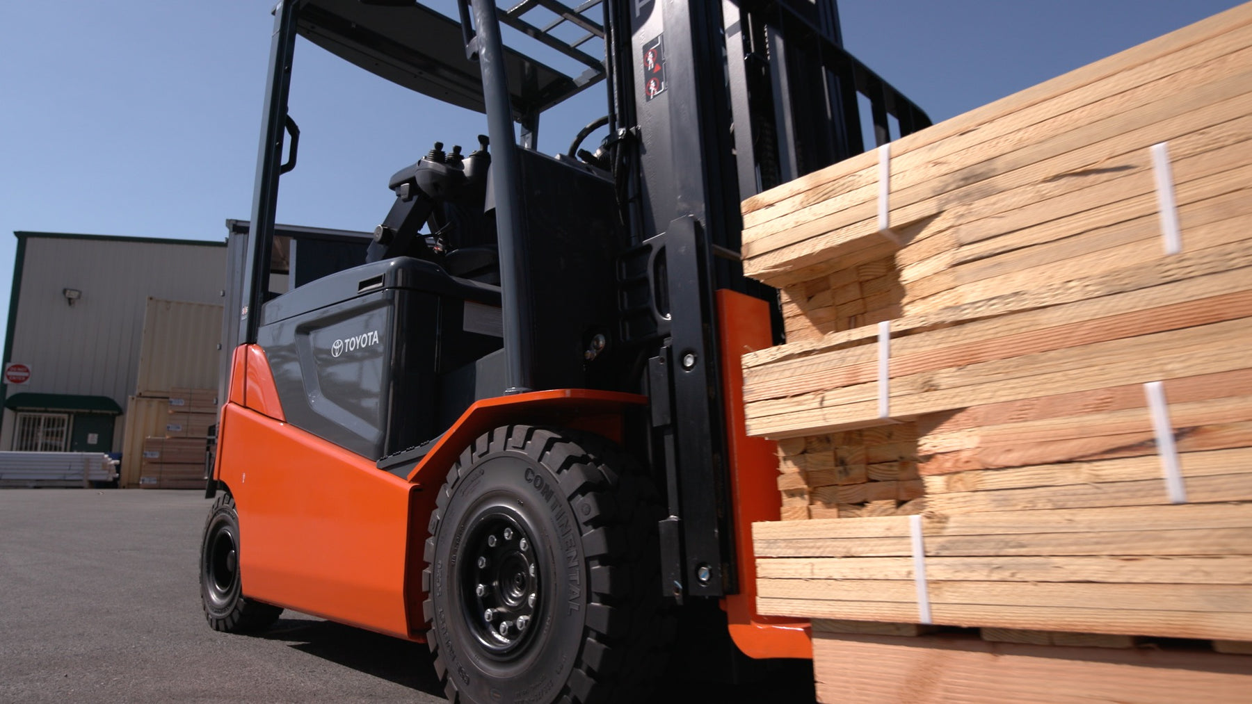 An Overview of the Types of Forklift Tires