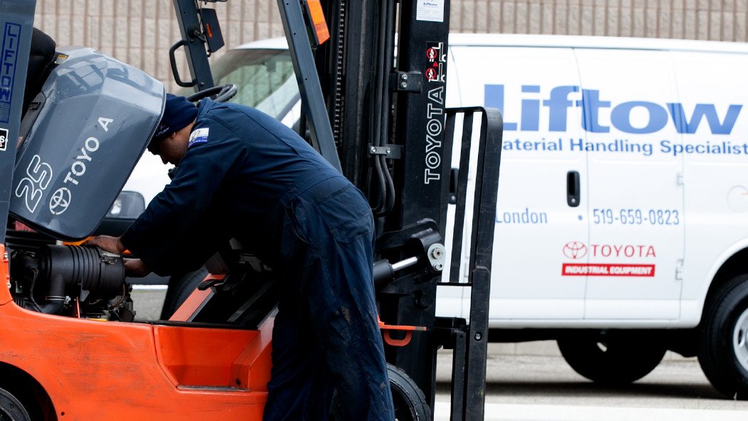 Signs that Your Forklift is in Need of Expert Service and Repair