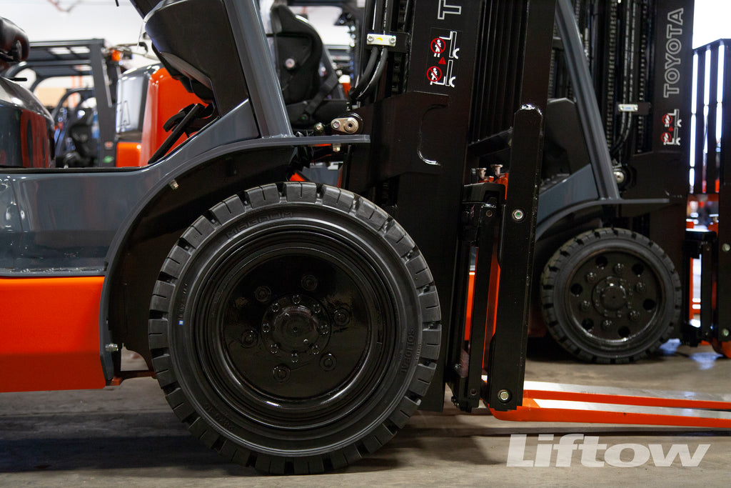 What is the Difference Between Pneumatic and Cushion Forklift Tires?